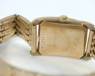 1940s Gold Gruen Veri-Thin wrist watch, with Cromwell stamp and serial number engraved on the back of watch. 