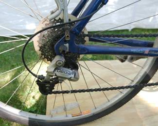 Chain detail of Trek 7300 20" blue men's bicycle, Made in the USA with luggage rack