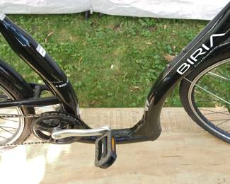 Frame detail of Black Biria Easy Boarding bicycle with luggage rack and bike bag, 46cm, designed in Germany