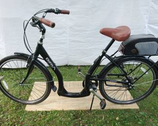 Other side of Black Biria Easy Boarding bicycle with luggage rack and bike bag, 46cm, designed in Germany
