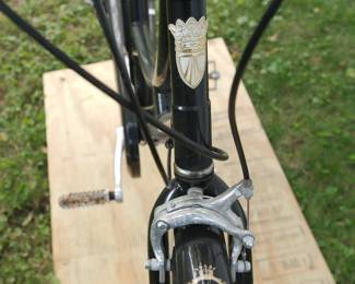 Front detail with crown detail of Black Cocoa Trek step-through bicycle