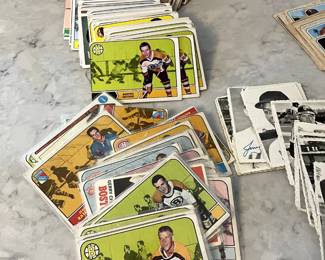 A closer detail of Baseball and Hockey cards from 1967-1970!