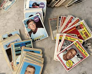 A detail of Baseball and Hockey card from 1967-1970!
