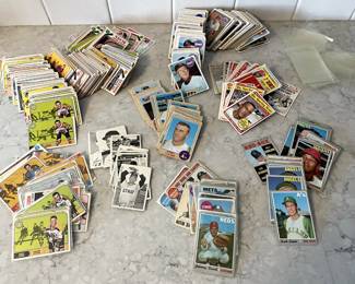 A great collection of Baseball and Hockey cards from 1967-1970!