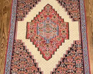 2.5 ft x 3.5 ft rug, great color