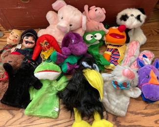 lots of vintage hand puppets