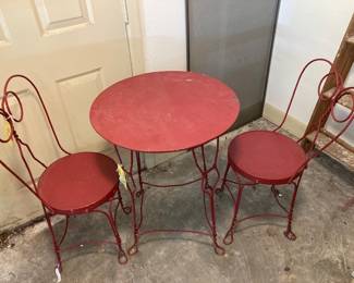 ice cream table and chairs