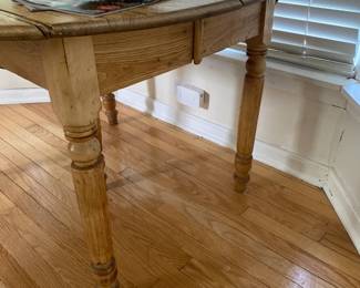 Pine drop leaf dining table, 41w x 27d closed, 41w x 51d opened, plus 3 leaves 11" each