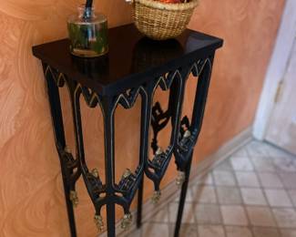 Accent table