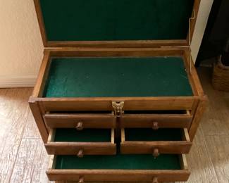 Jewelry chest 22x13
