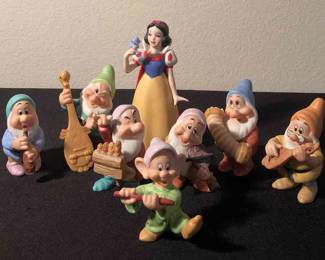  006 Disney Snow White Seven Dwarves figurines