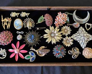  008 Brooch Collection