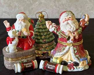  037 Santa Trinket Boxes More