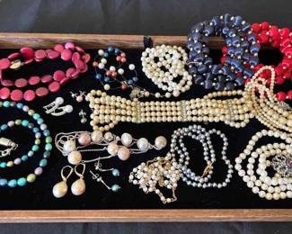 Faux Pearl Choker More 