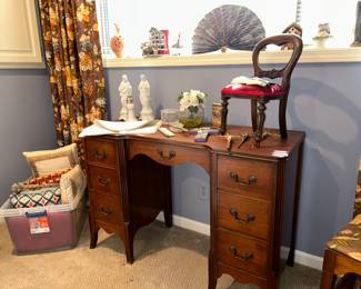 Desk/Vanity (vintage)