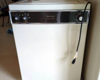 Kenmore Heavy Duty Portable Washing Machine, Model 84870800, 33" x 24" x 22", Powers On