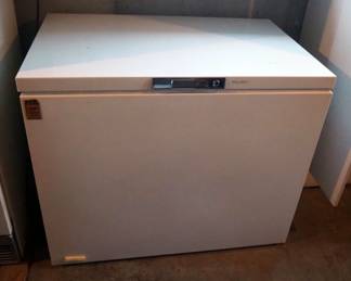 Kenmore Chest Freezer, Model 198.8101530, 35.5" x 43" x 28", Powers On