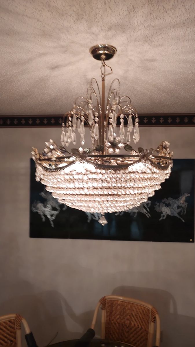 Vintage Italian medium size chandelier
600.00