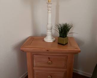 Oak nite stand,   Table lamp , silk plant in pot 