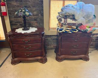 very nice end tables 