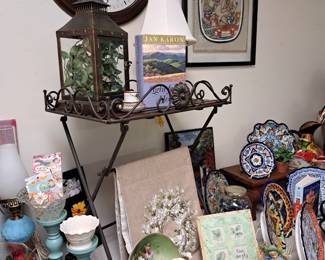 Much, much home decoŕ