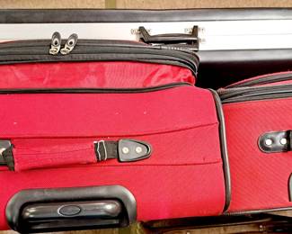 Luggage and portable massage table 