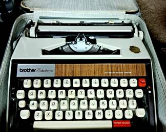 Brother portable typewriter " Echelon 79"