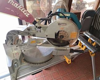 Makita saw w/ DeWalt stand