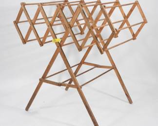 17:Large country drying rack