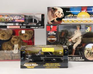 61:Estate toy grouping