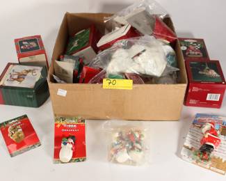 70:Holiday ornament lot