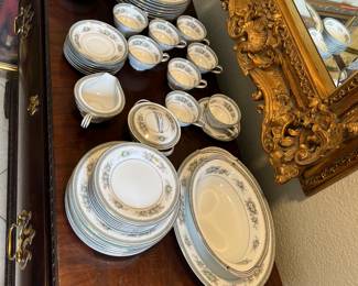 Noritake set - 8 place setting 