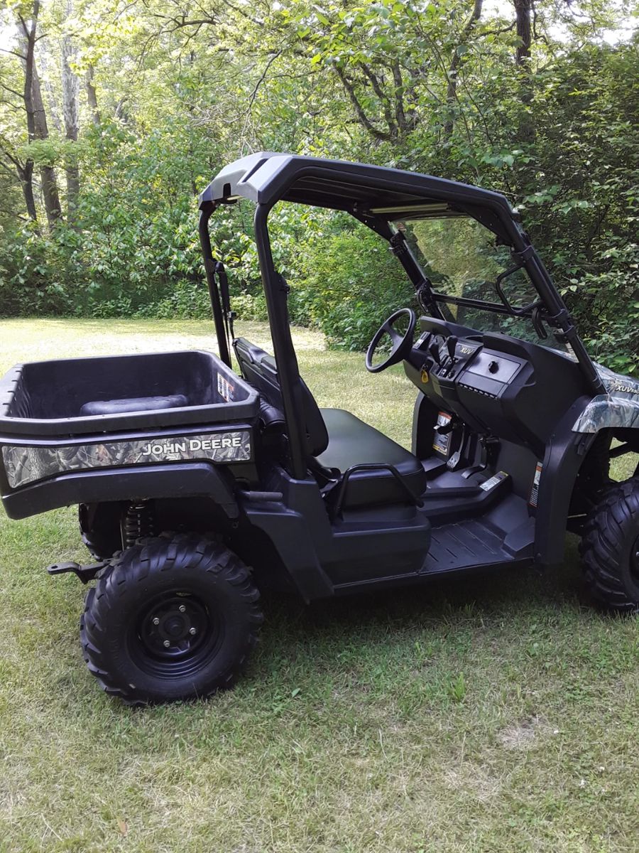 2012John Deere Gator with 400 hours 4wheel drive..