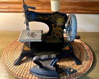 "Lindstrom" Little Miss Sewing Machine