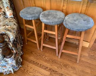 3 bar stools