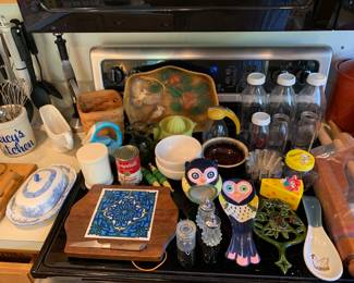 Vintage kitchen including 6 Nashville milk bottles