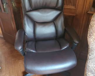 Extremely nice office chair