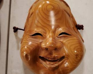 Accent wood face mask