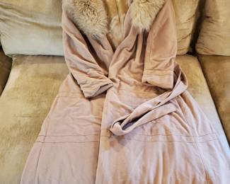 Faux fur collar robe