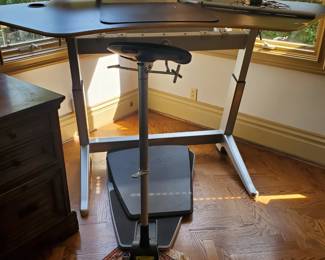 Standing office desk