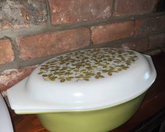 wow!!!!  Pyrex Verde Casserole with lid