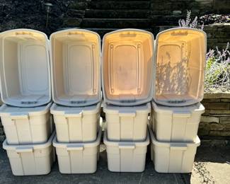 8 Plus 4 RUBBERMAID Storage Totes