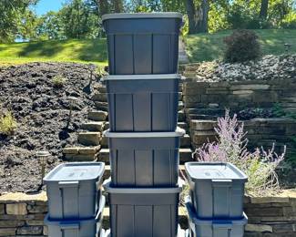 Blue RUBBERMAID Roughneck Totes