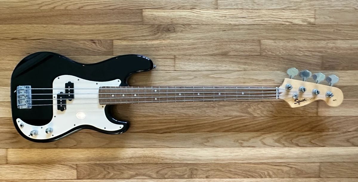 FENDER Squire Bass Guitar