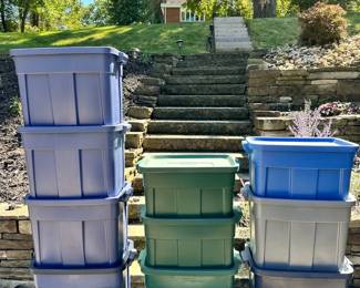 RUBBERMAID Roughneck Totes