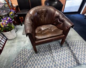 BARREL BACK CHAIR TUFTED
