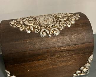 PHOTO #3 OF DECORATIVE BOX