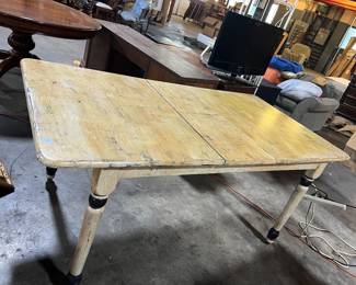 VINTAGE FARM TABLE