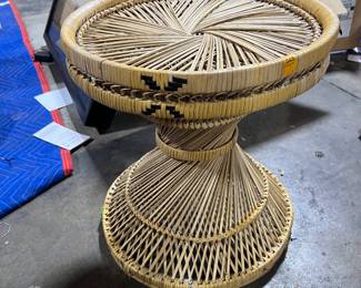 ROUND WOVEN TABLE