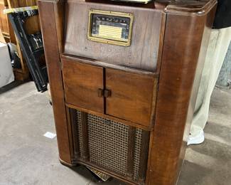 ANTIQUE RADIO